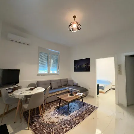 Ori-apartament * Golem (Tirana)